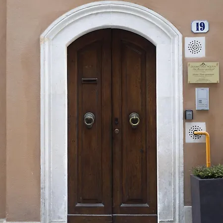 San Massimo - Piazza Duomo בית נופש ל'אקווילה